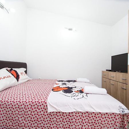 Lana Apartment Prcanj Bagian luar foto