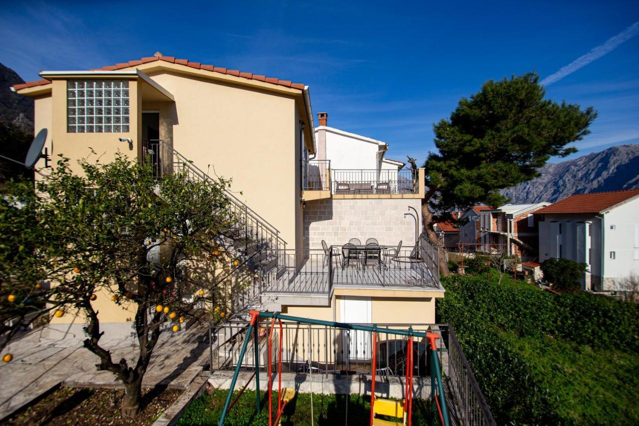 Lana Apartment Prcanj Bagian luar foto